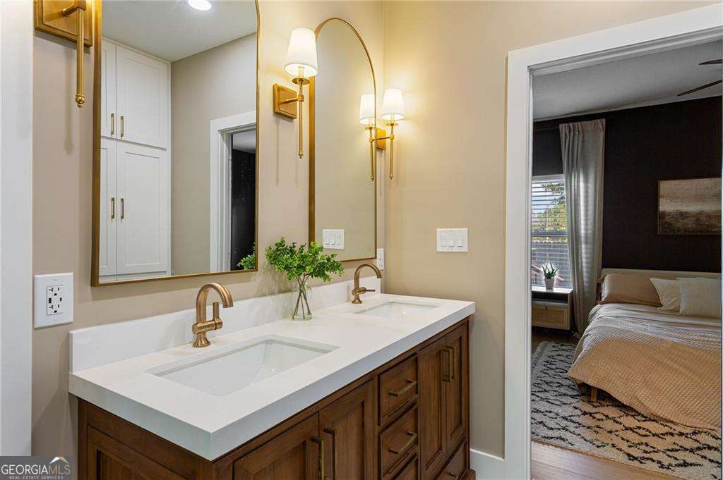 869 Wayland Court SE