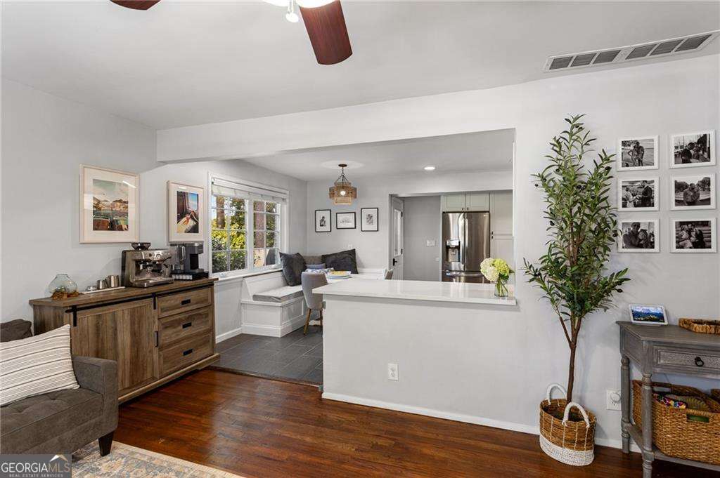 869 Wayland Court SE