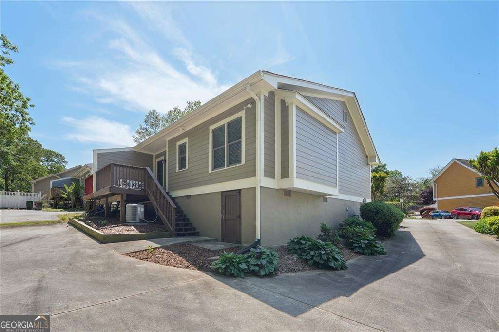 734 Frasier Circle SE