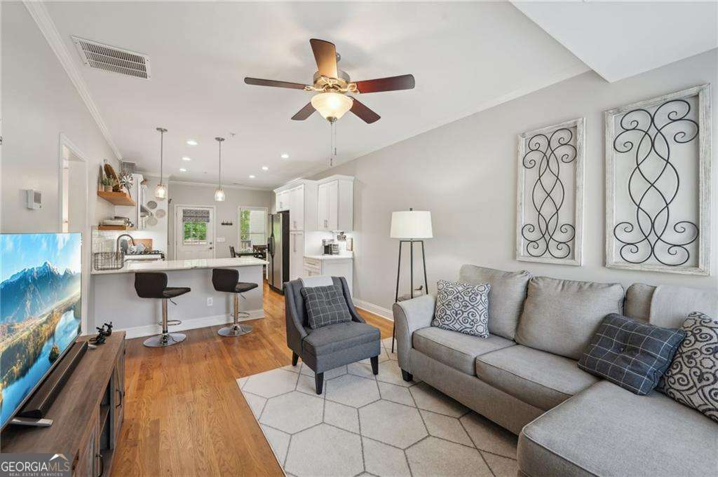 734 Frasier Circle SE