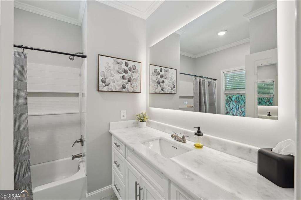 734 Frasier Circle SE