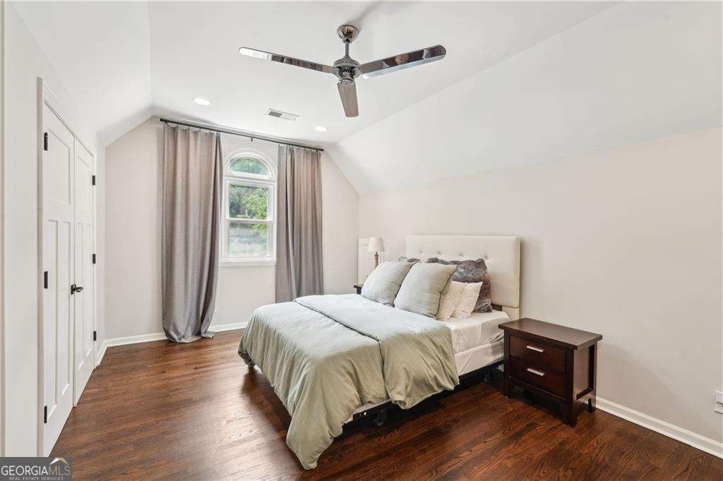 3851 Glenhurst Drive SE