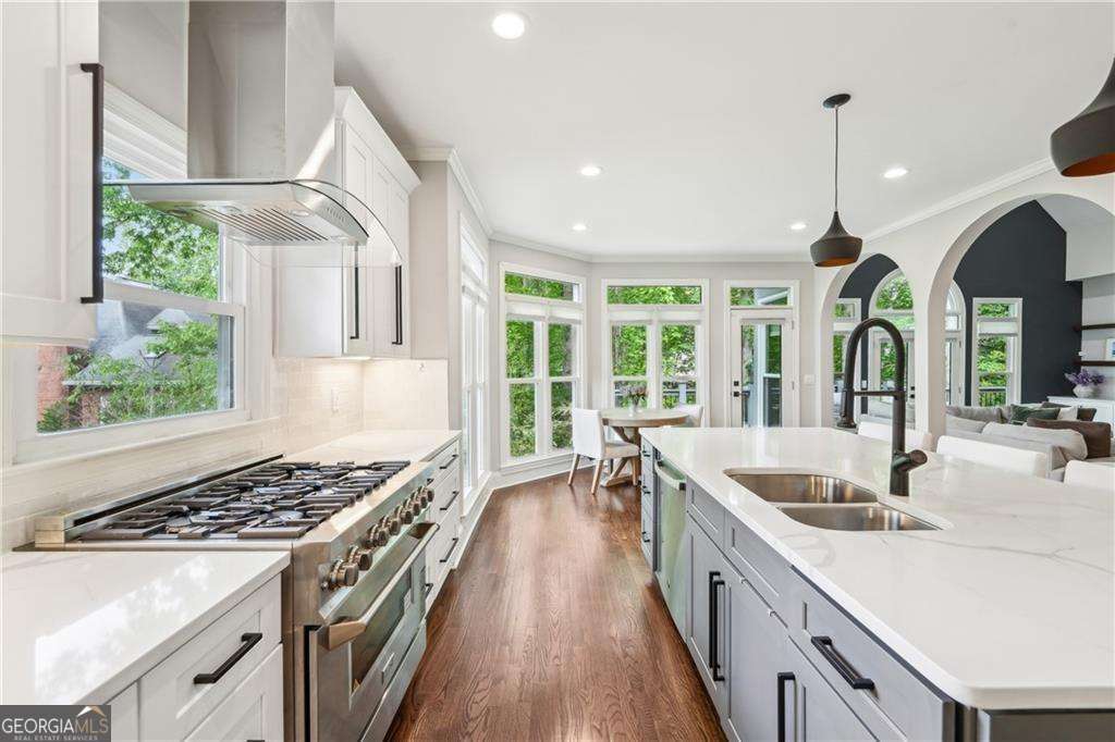 3851 Glenhurst Drive SE