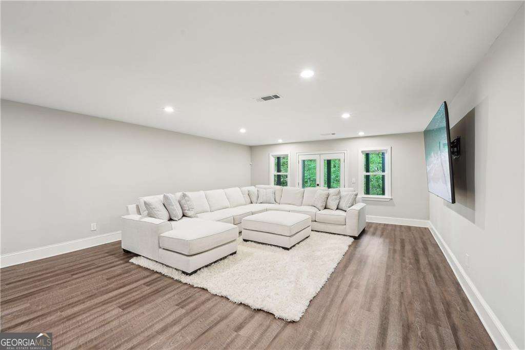 3851 Glenhurst Drive SE