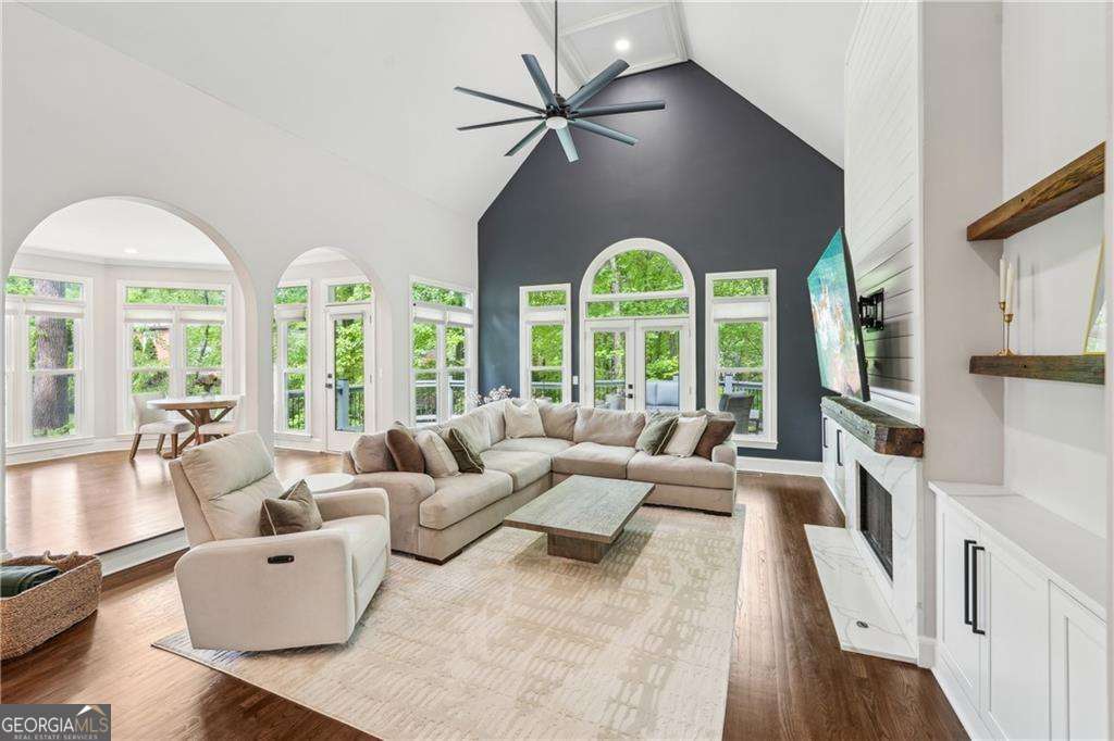 3851 Glenhurst Drive SE