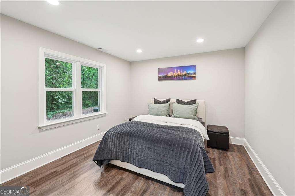 3851 Glenhurst Drive SE