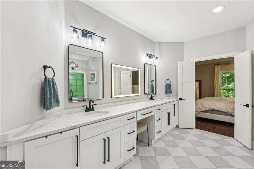 3851 Glenhurst Drive SE