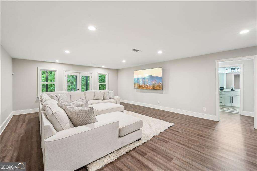 3851 Glenhurst Drive SE