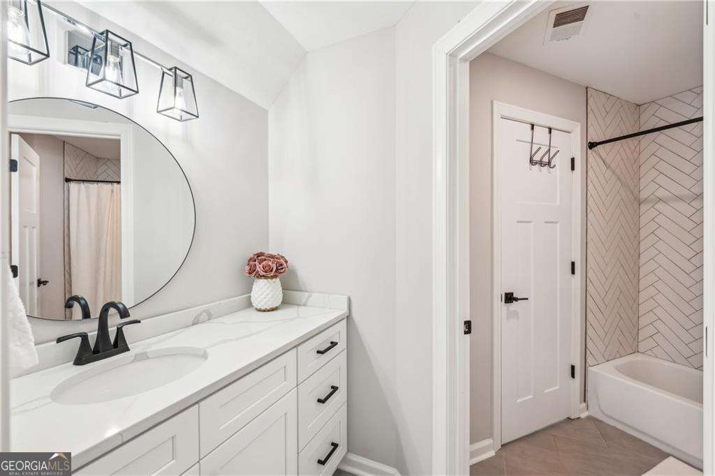 3851 Glenhurst Drive SE