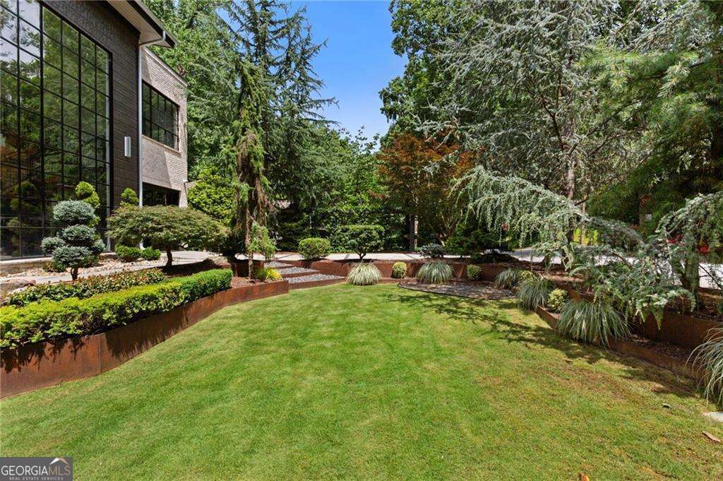 569 Overbrook Drive NW