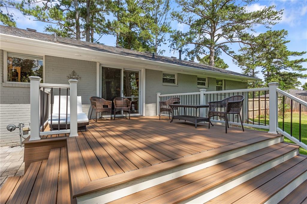 465 Plantation Road SW