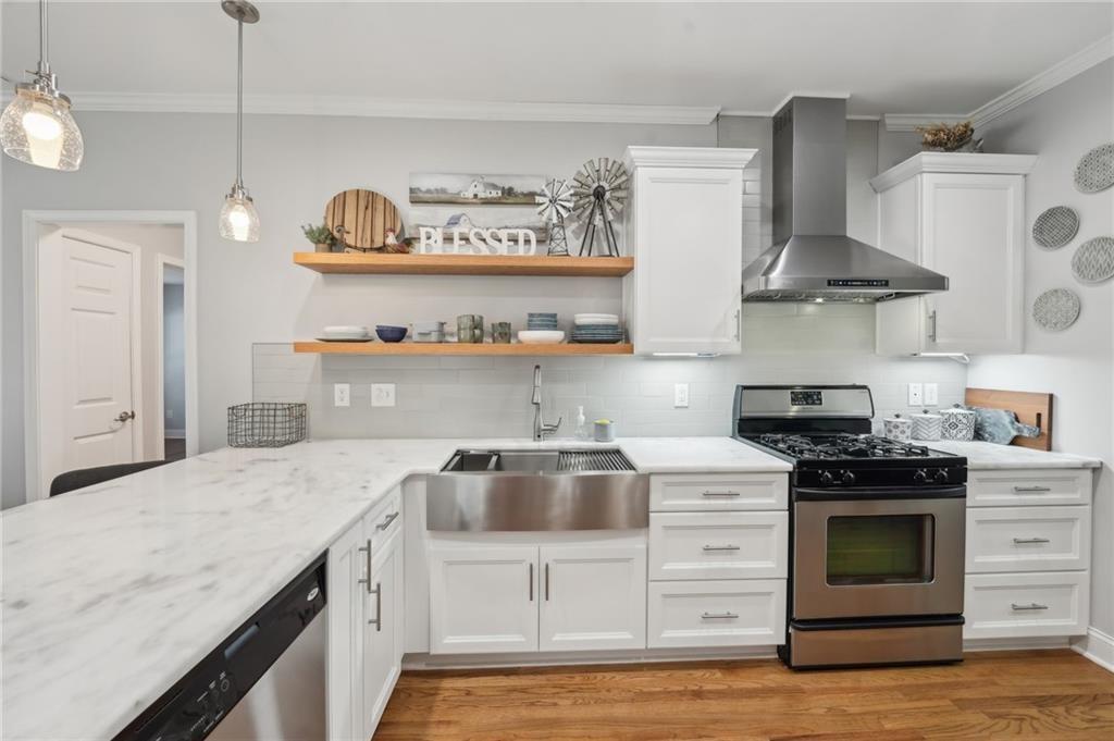 734 Frasier Circle SE