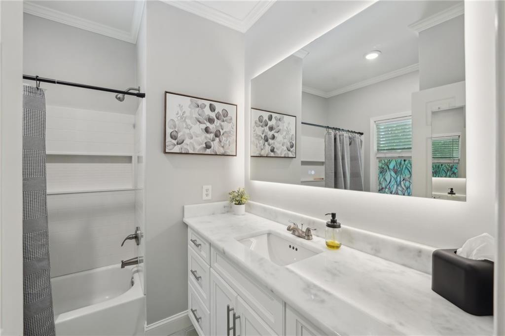 734 Frasier Circle SE