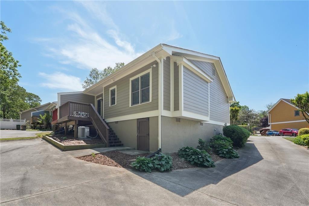 734 Frasier Circle SE