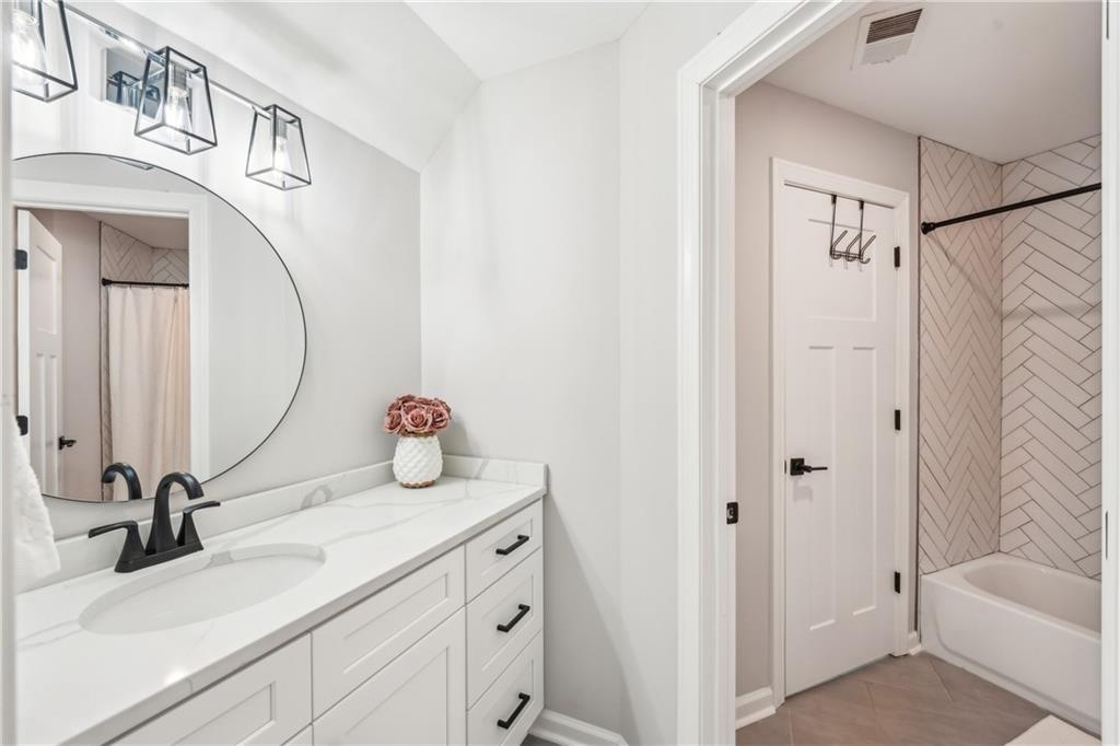 3851 Glenhurst Drive SE