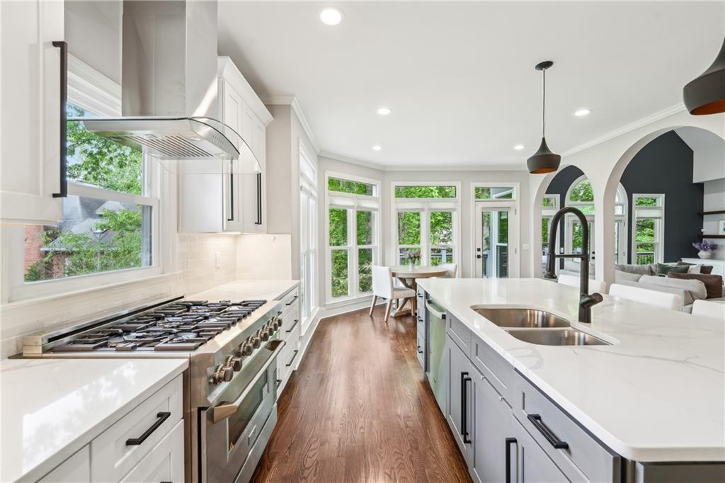 3851 Glenhurst Drive SE