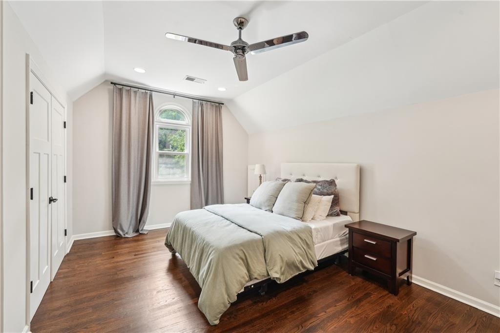 3851 Glenhurst Drive SE