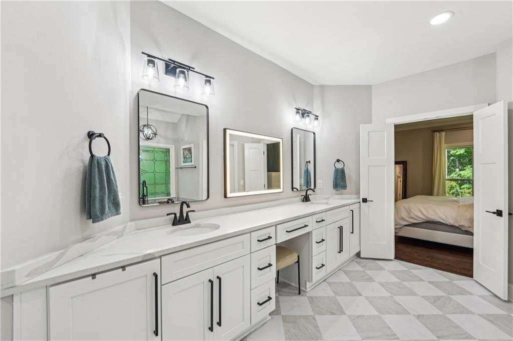 3851 Glenhurst Drive SE