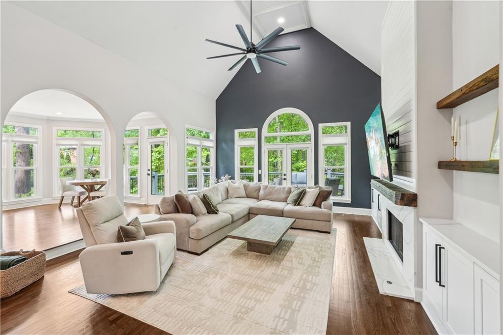 3851 Glenhurst Drive SE