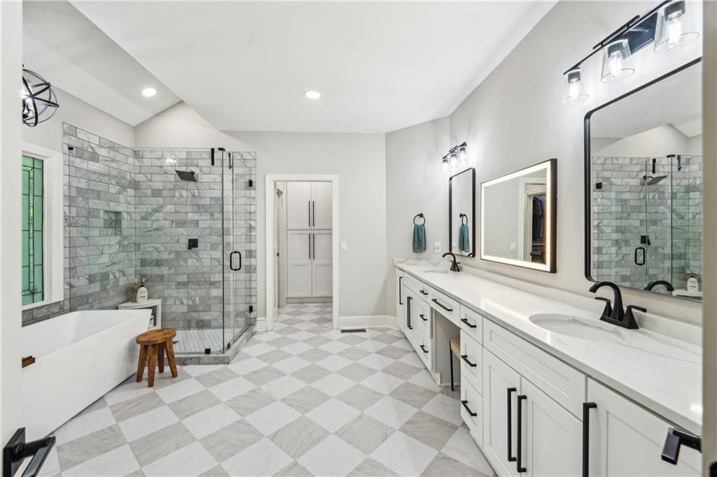 3851 Glenhurst Drive SE