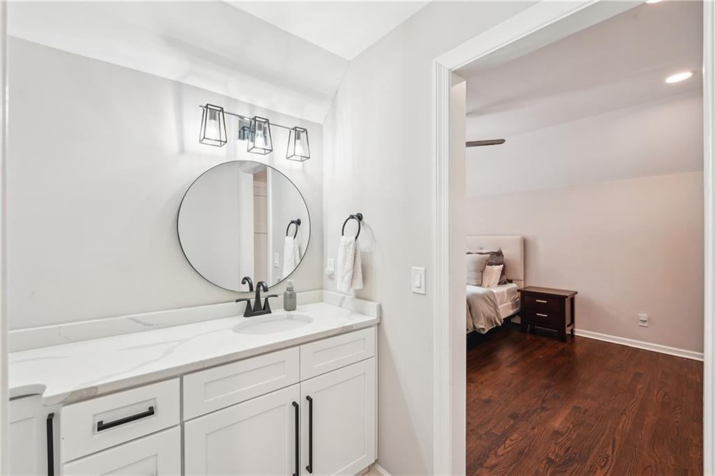 3851 Glenhurst Drive SE