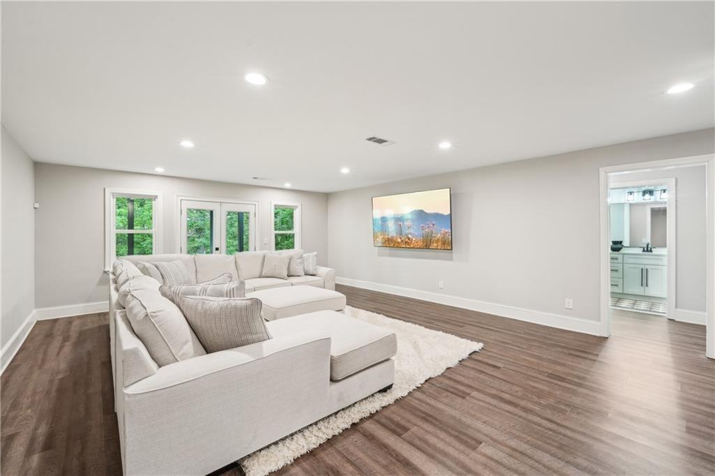 3851 Glenhurst Drive SE