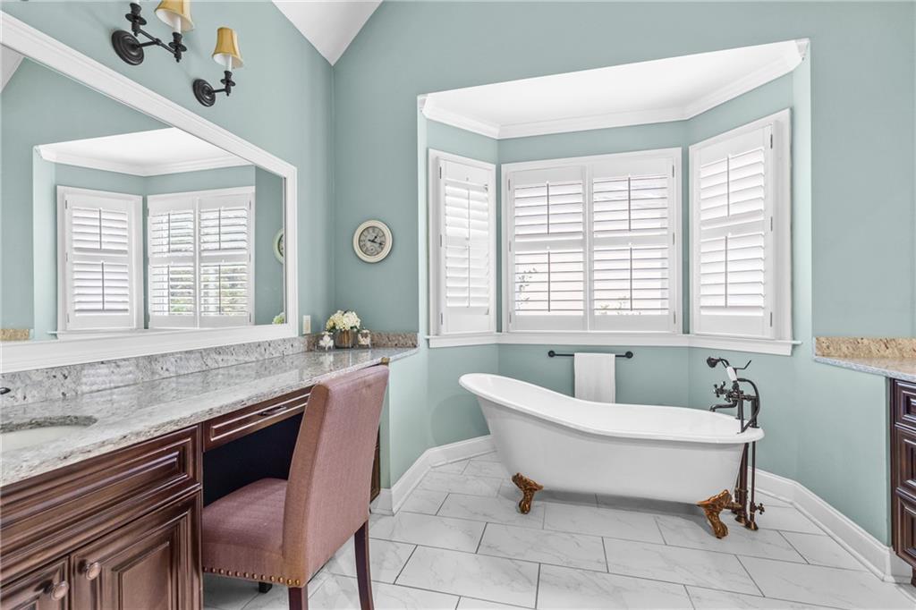 2249 Vinings Cove SE