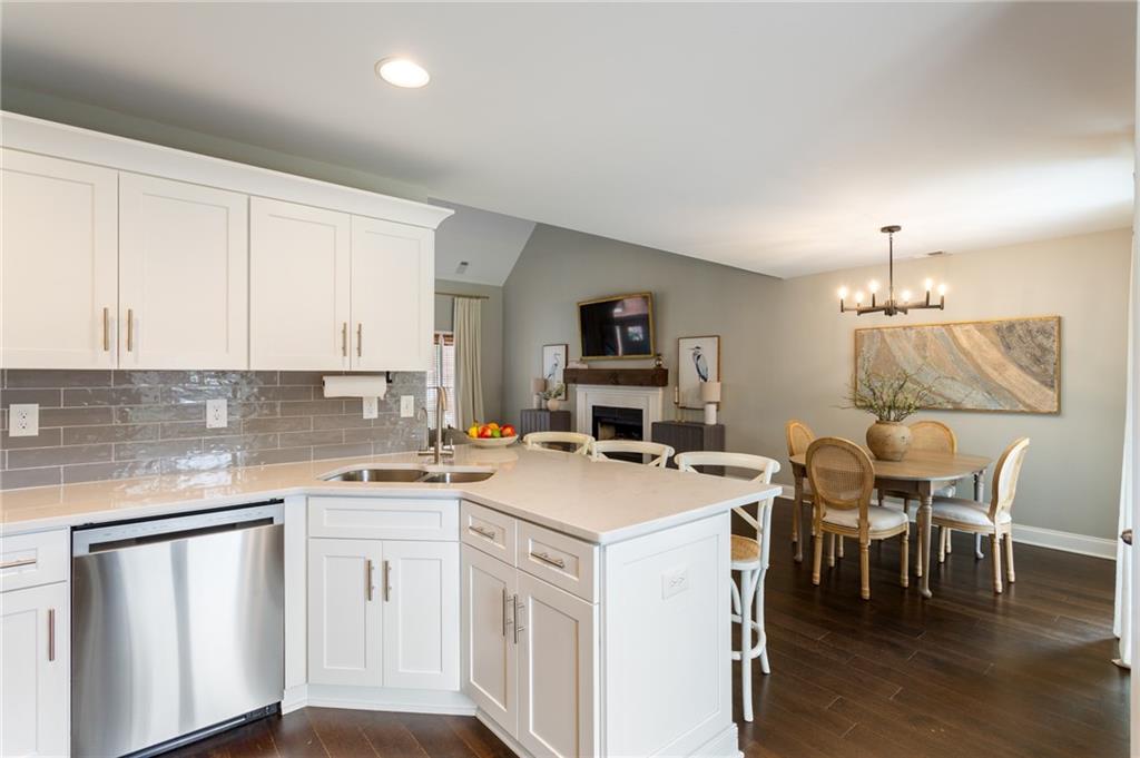 1010 Chateau Lane SE