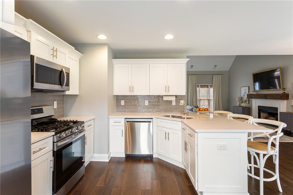 1010 Chateau Lane SE
