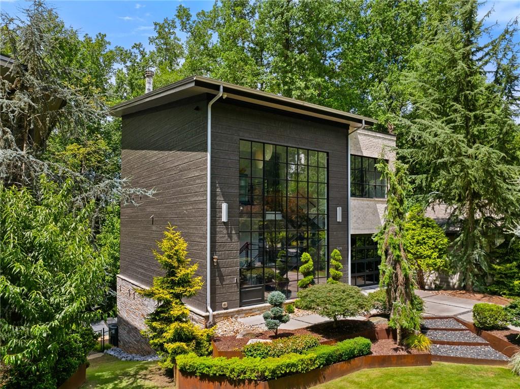 569 Overbrook Drive NW