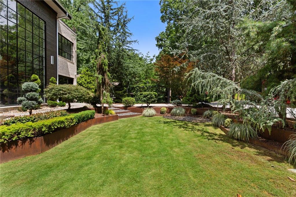 569 Overbrook Drive NW