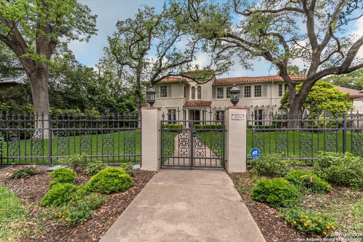 209 Park Hill