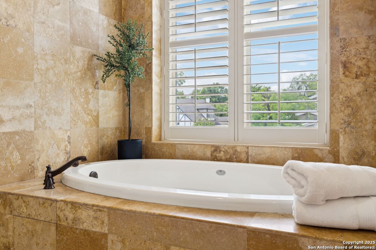 172 KATHERINE CT Unit 1 