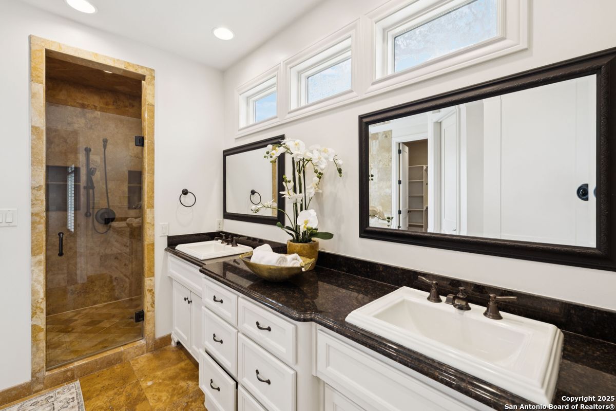 172 KATHERINE CT Unit 1 