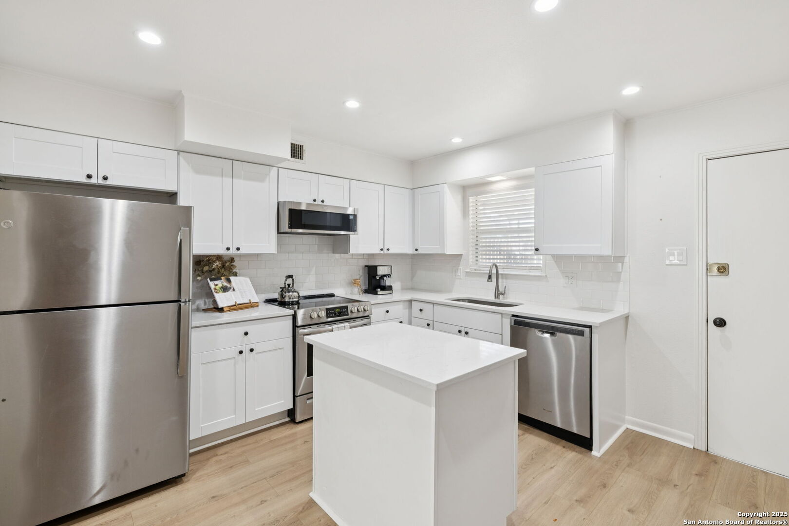 102 Ruelle Ln 220-B