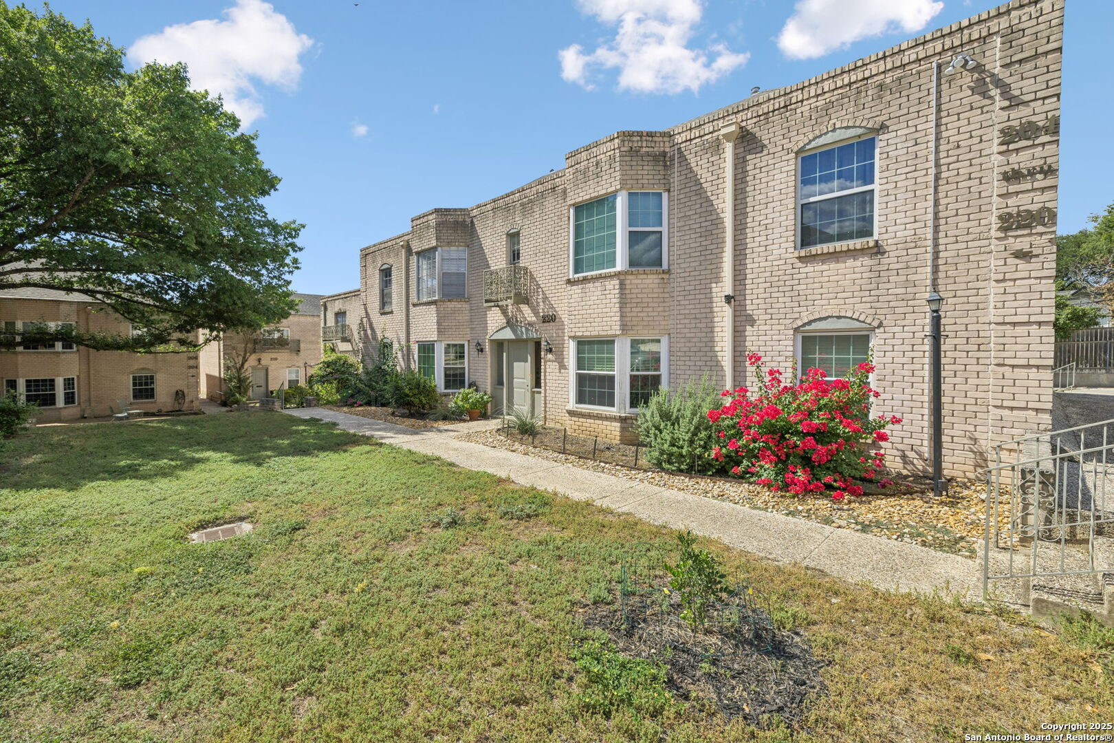 102 Ruelle Ln 220-B