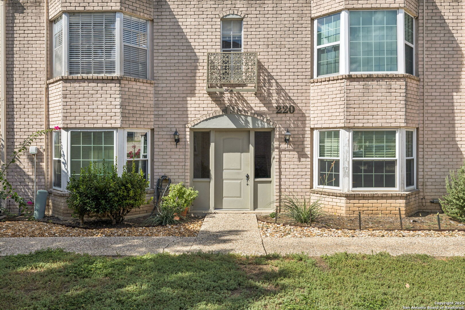102 Ruelle Ln 220-B