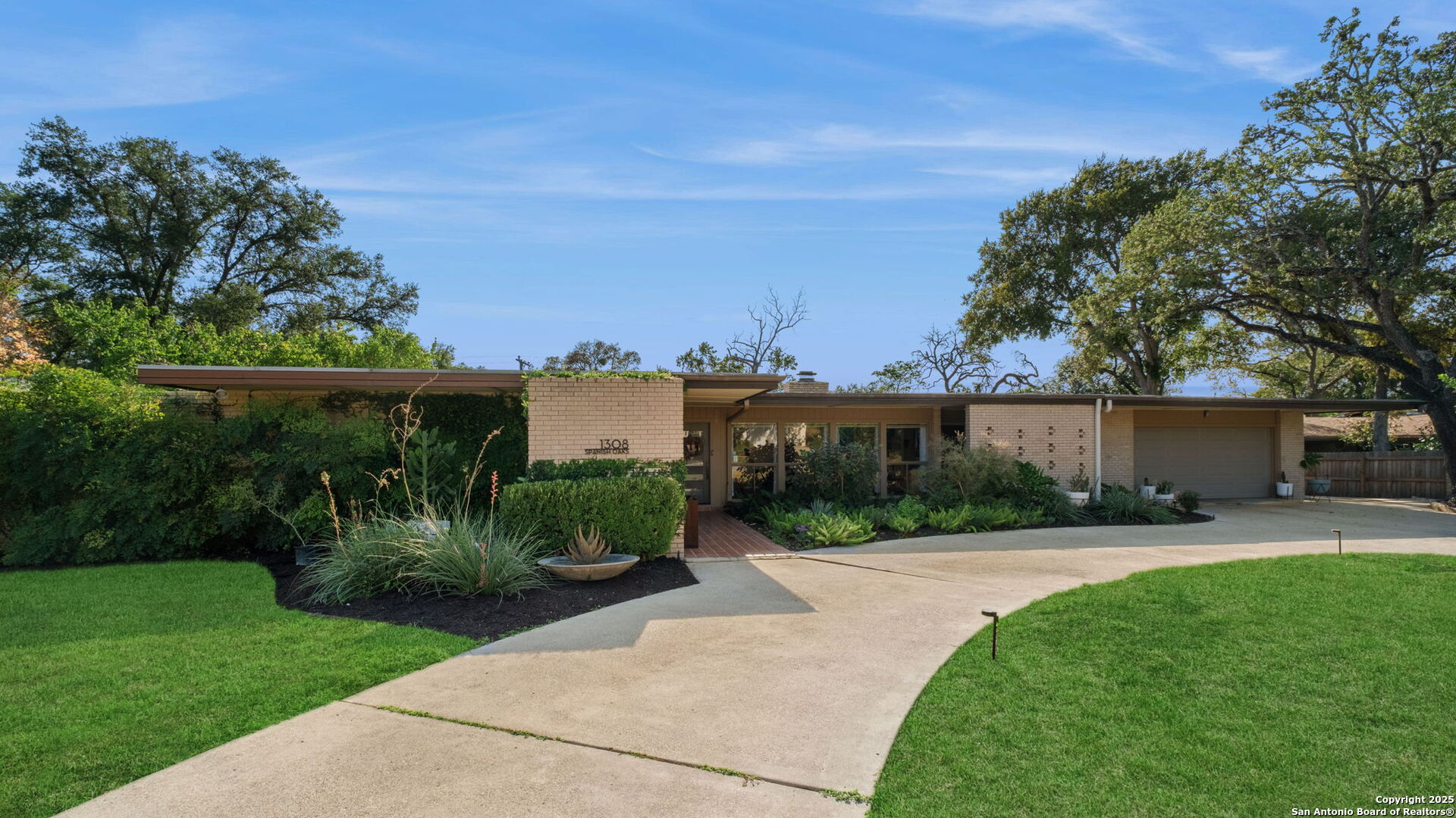 1308 Spanish Oaks