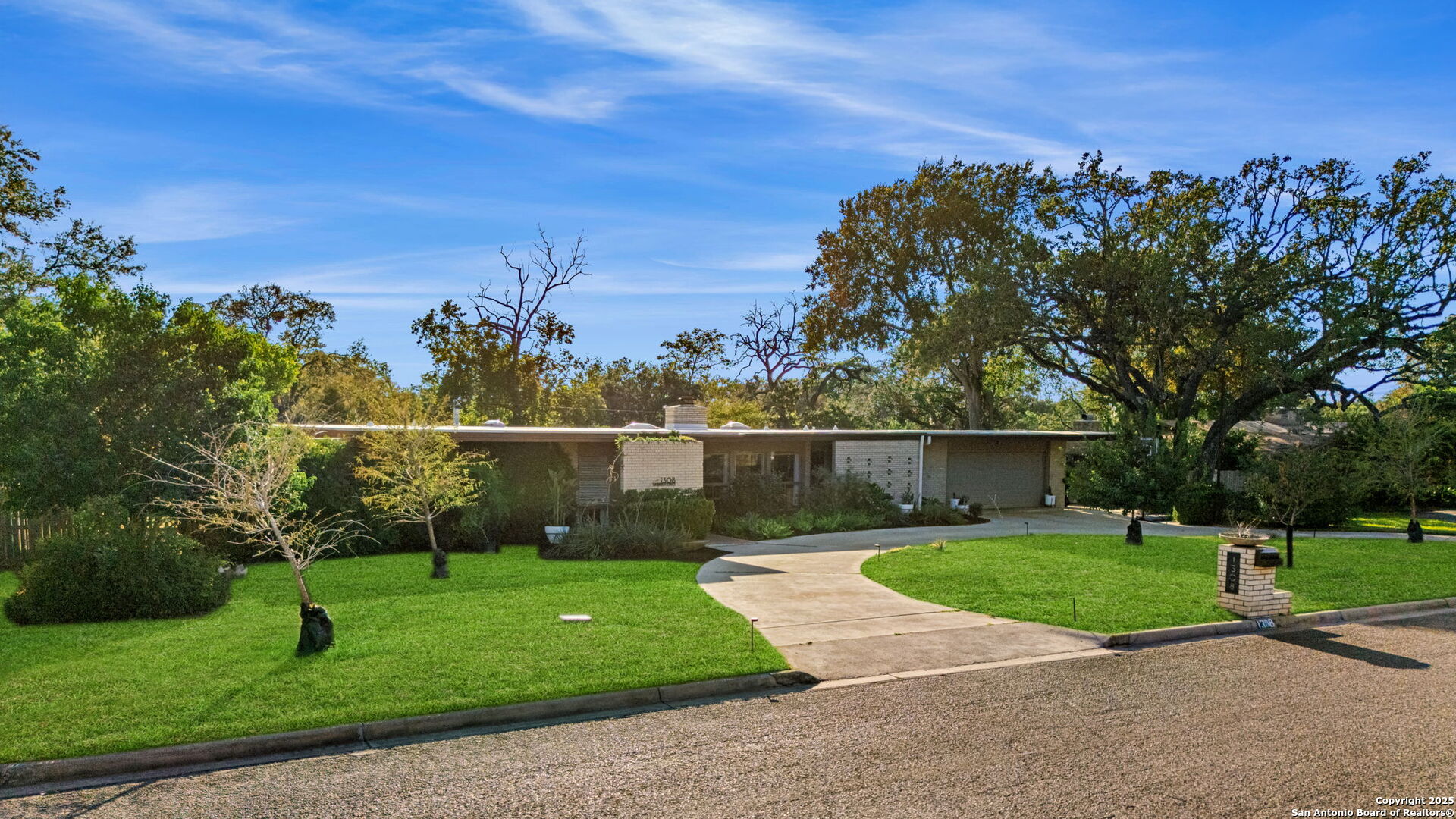 1308 Spanish Oaks