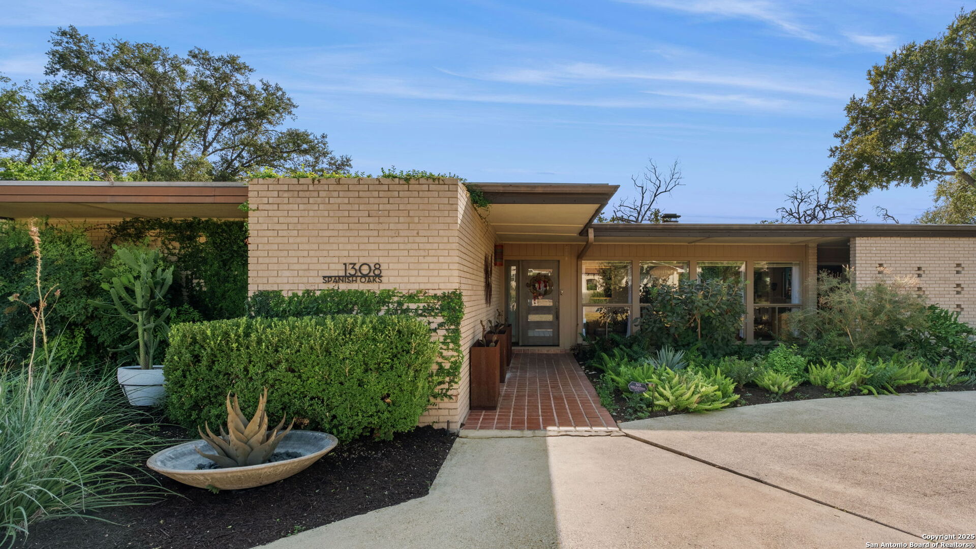 1308 Spanish Oaks