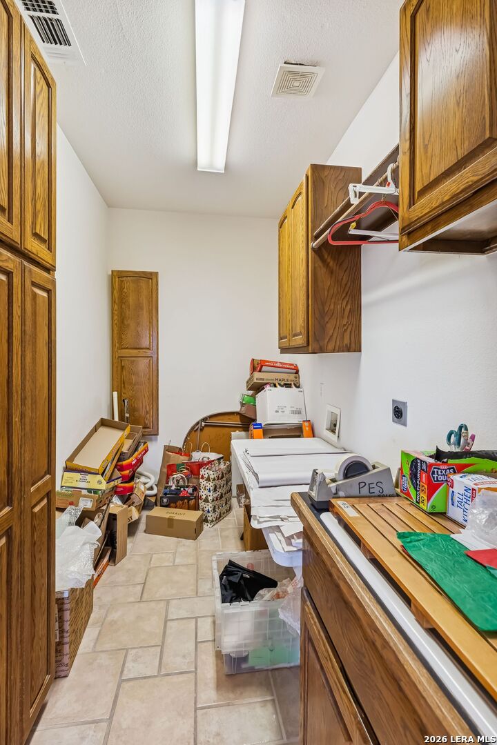 5923 Windy Cove