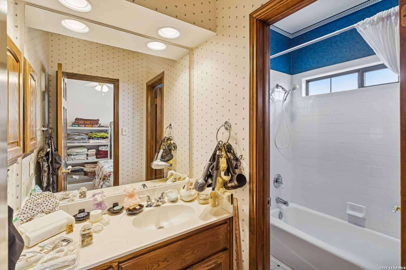 5923 Windy Cove