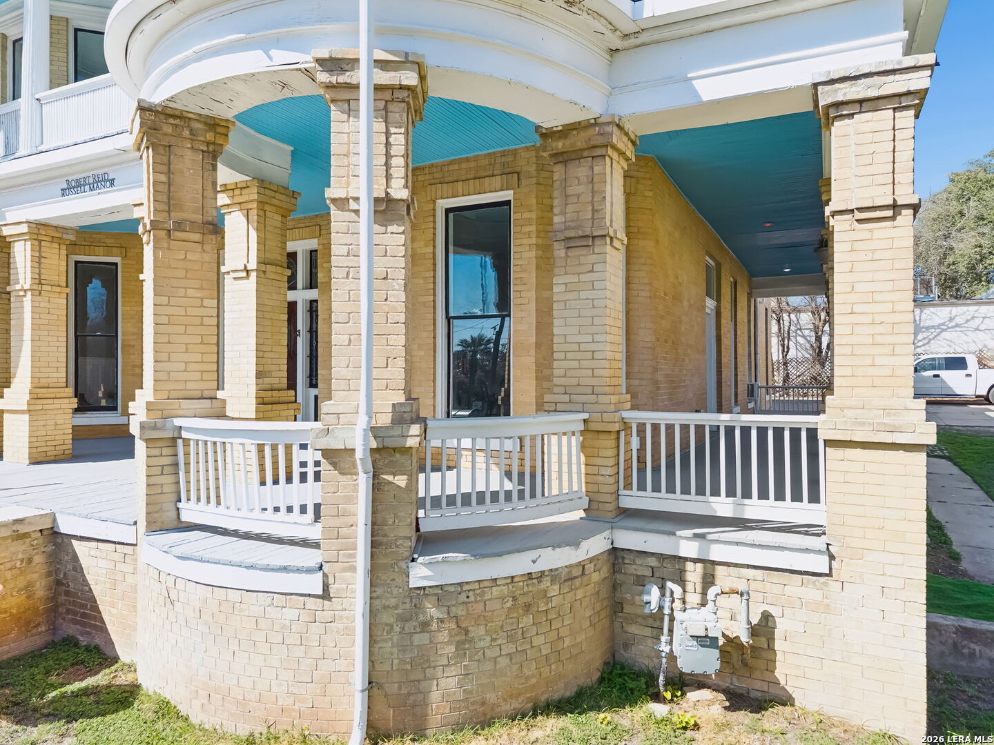 339 W Woodlawn Ave
