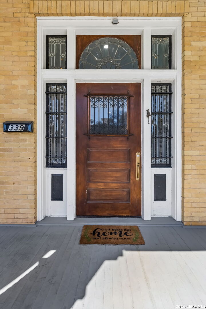 339 W Woodlawn Ave