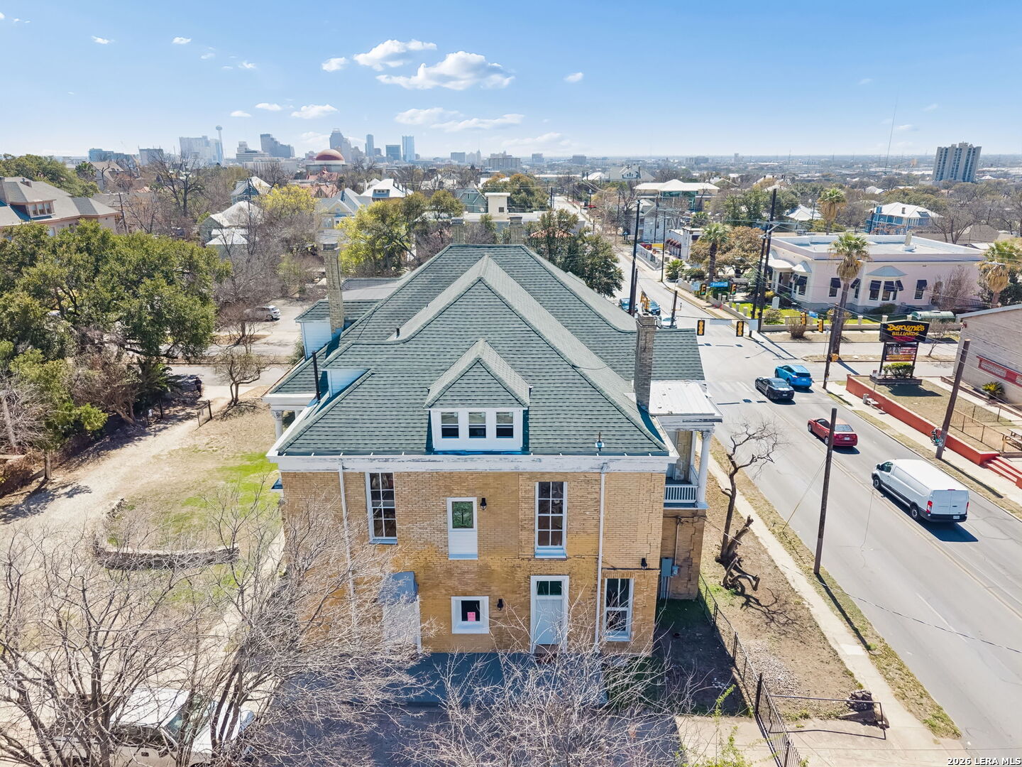 339 W Woodlawn Ave