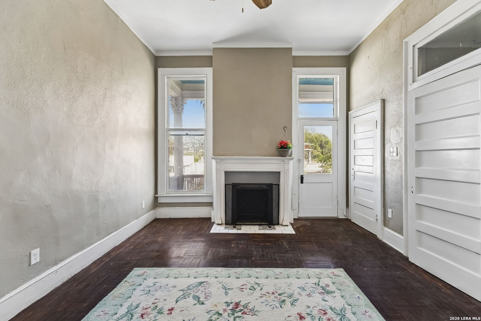 339 W Woodlawn Ave