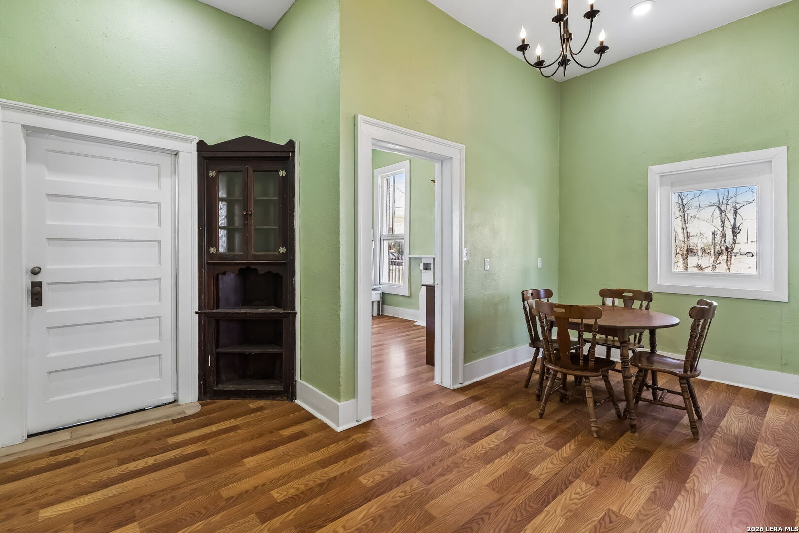 339 W Woodlawn Ave