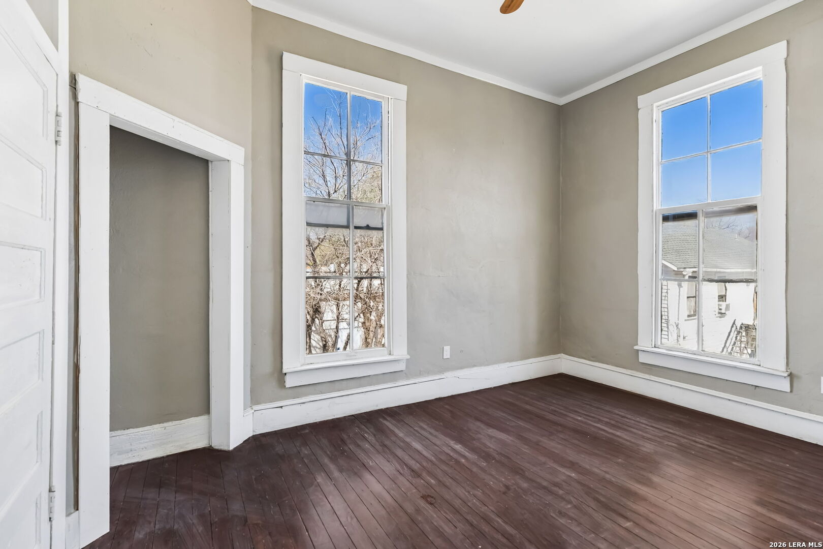 339 W Woodlawn Ave