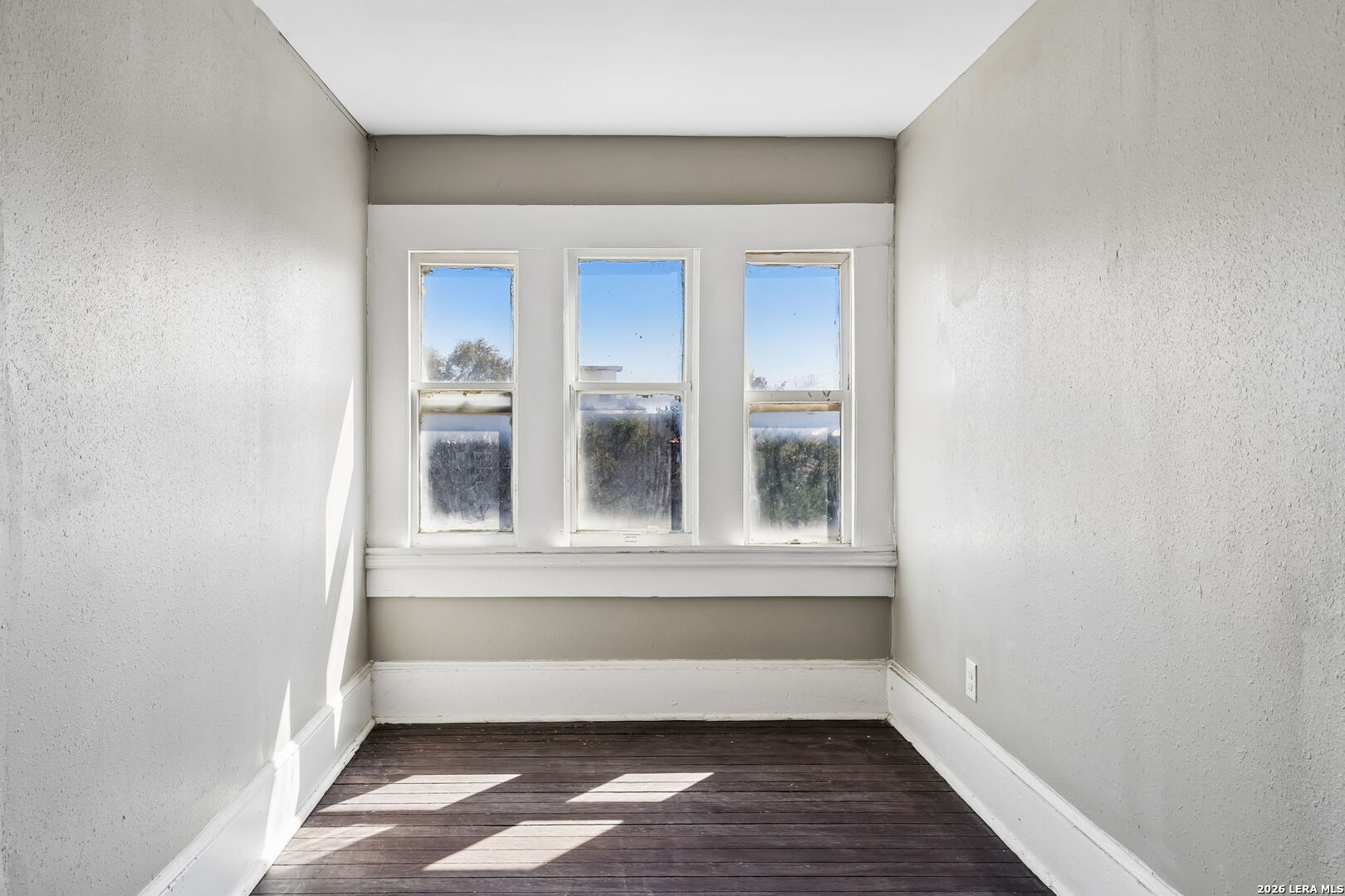 339 W Woodlawn Ave