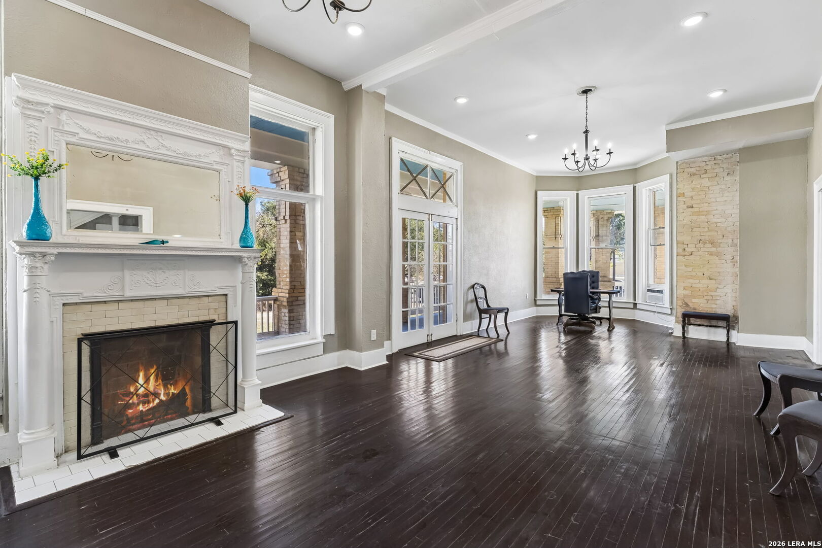339 W Woodlawn Ave